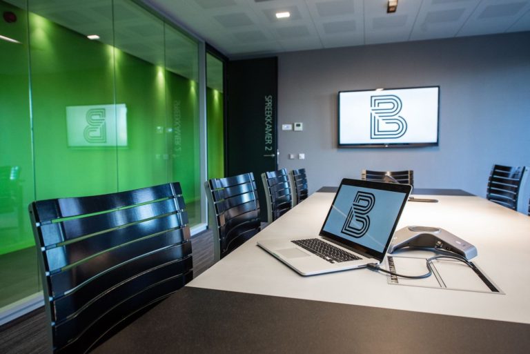 Videoconference en slimmme vergadertechnologie voor elk bedrijf