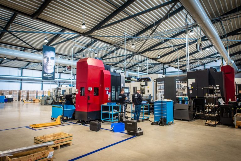 werkplaats geluid met opbouw- en pendelspeakers