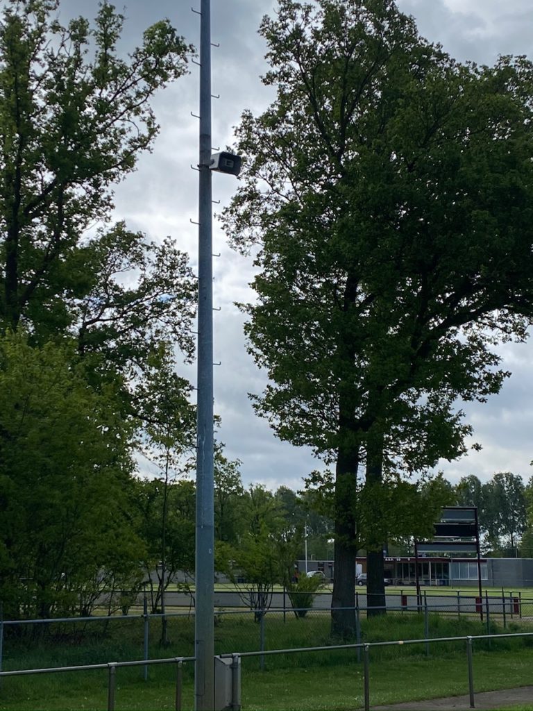 Speaker sportveld