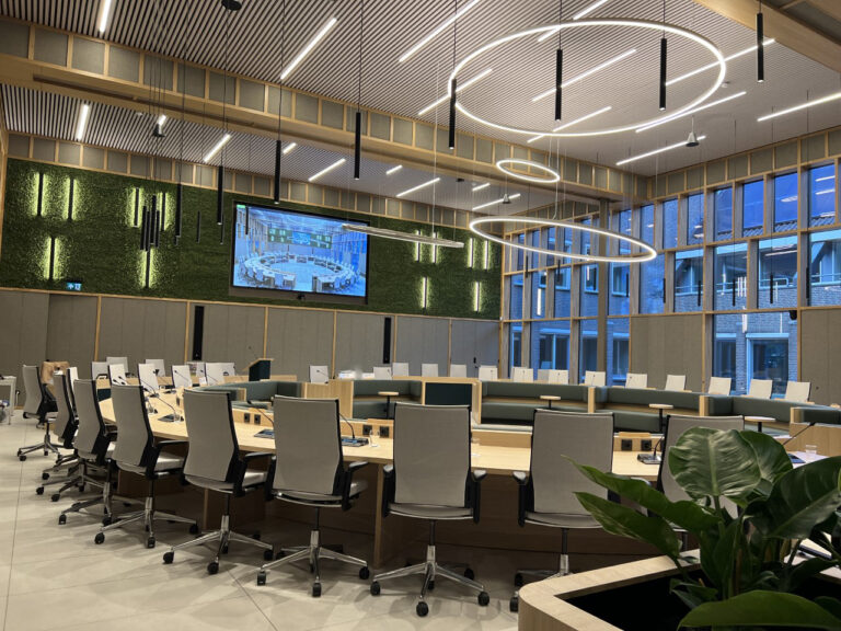 Discussiesysteem vergaderzaal gemeente Maashorst