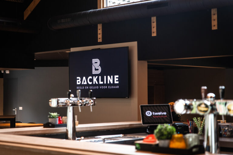 display vanuit bar bekeken