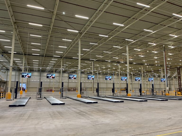 Samsung SDS warenhuis met speakers en AtlasIED
