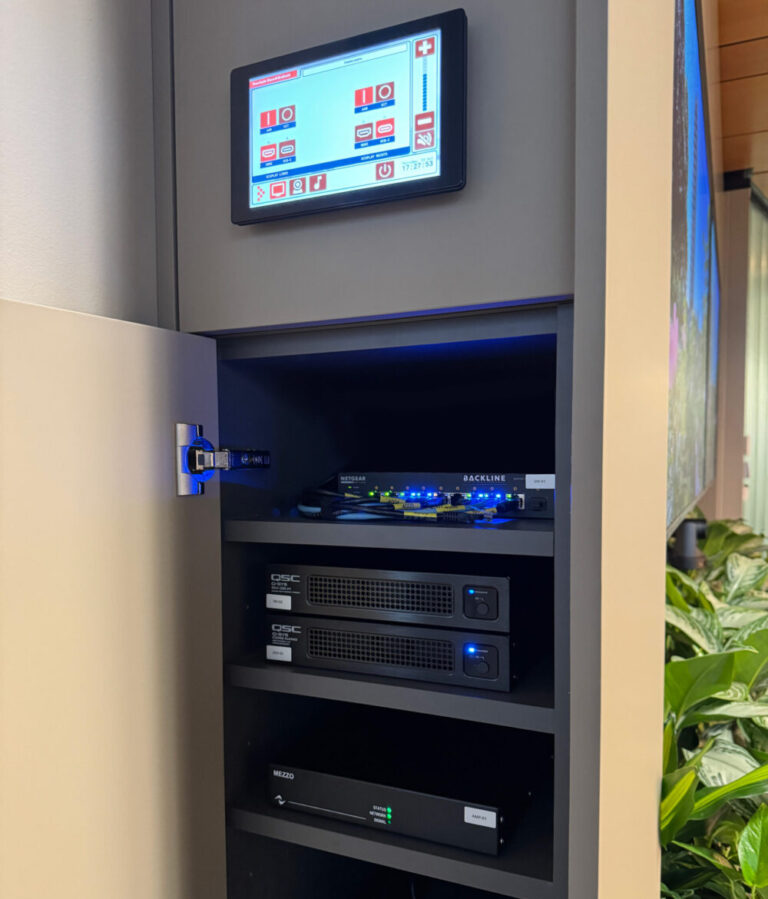 Kast met centrale apparatuur Provincie Noord-Brabant