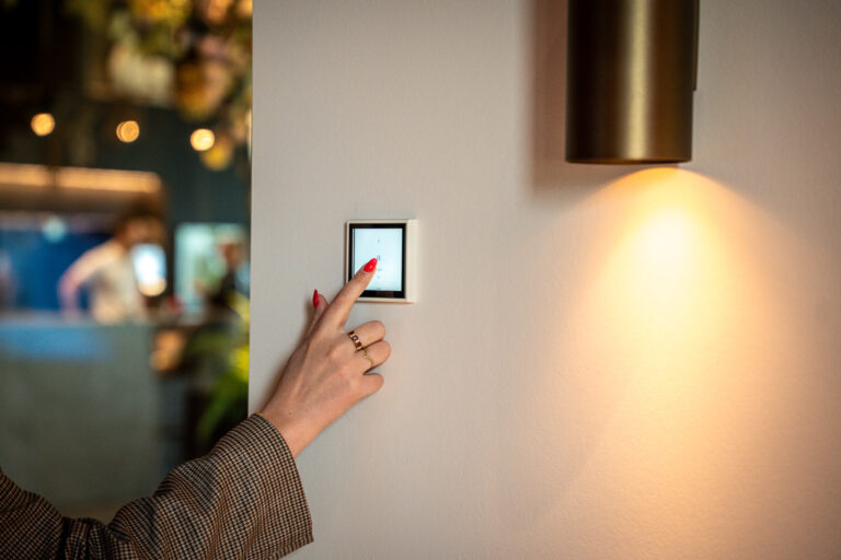 Wandcontroller in Livingstone showroom