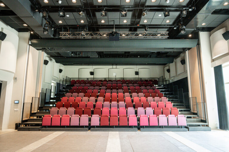 Theaterzaal van SCC De Bernardus