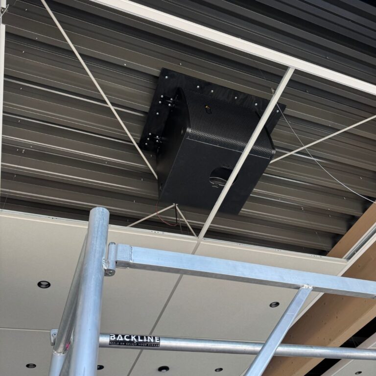 Subwoofer in kantine Sport en Spel Reek.